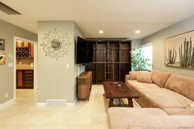 6475 Malcolm Dr, San Diego, CA 92115