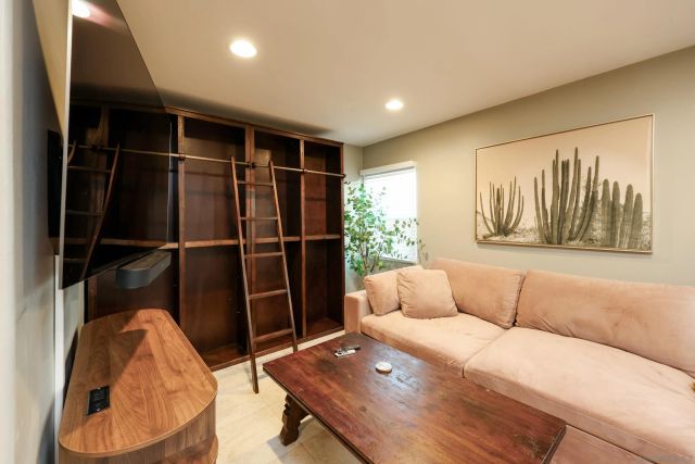 6475 Malcolm Dr, San Diego, CA 92115