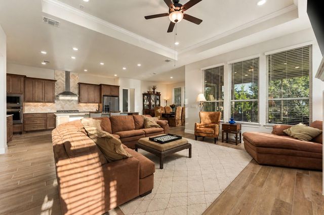 112 Telegraph LN, Georgetown, TX 78633