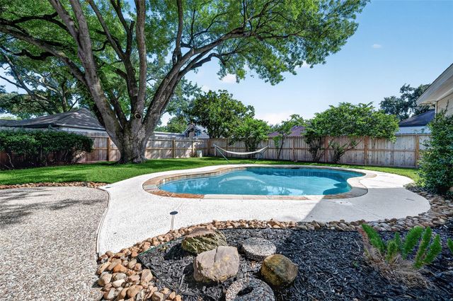 1638 Fall Valley Drive, Houston, TX 77077