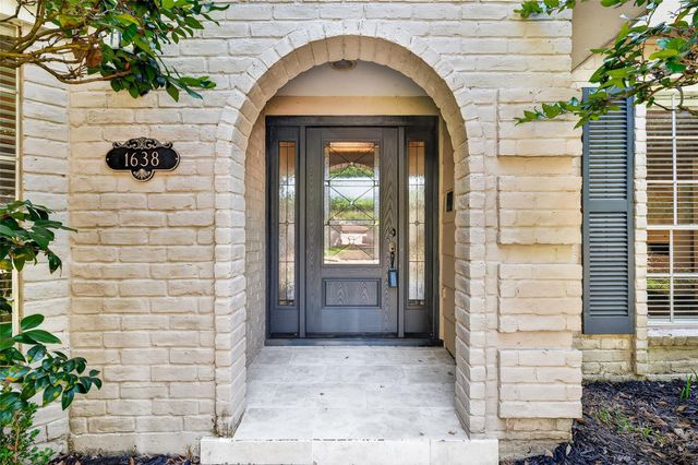 1638 Fall Valley Drive, Houston, TX 77077