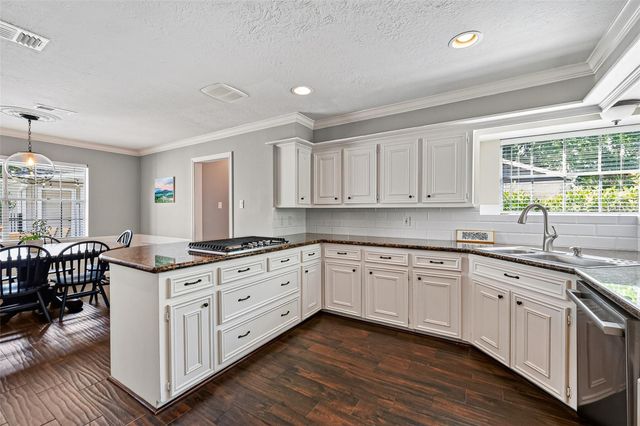 1638 Fall Valley Drive, Houston, TX 77077