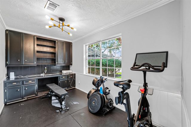 1638 Fall Valley Drive, Houston, TX 77077