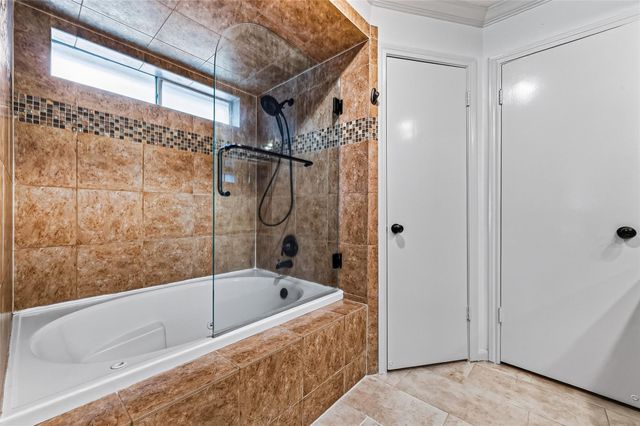 1638 Fall Valley Drive, Houston, TX 77077