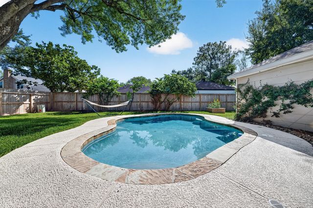1638 Fall Valley Drive, Houston, TX 77077