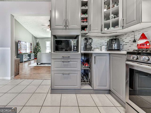 606 Bluff Drive, Woodstock, GA 30188