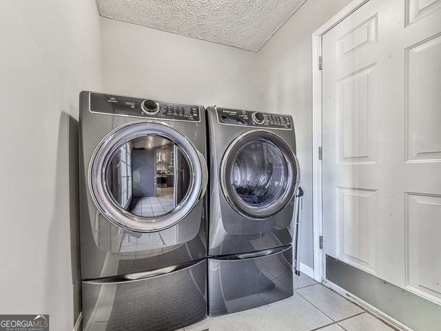 606 Bluff Drive, Woodstock, GA 30188