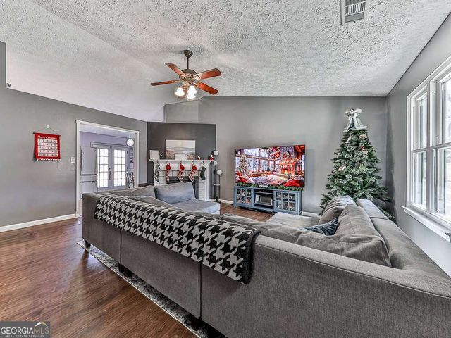 606 Bluff Drive, Woodstock, GA 30188