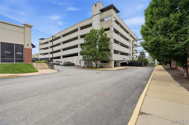 1270 Strassner Drive 3312, Brentwood, MO 63144