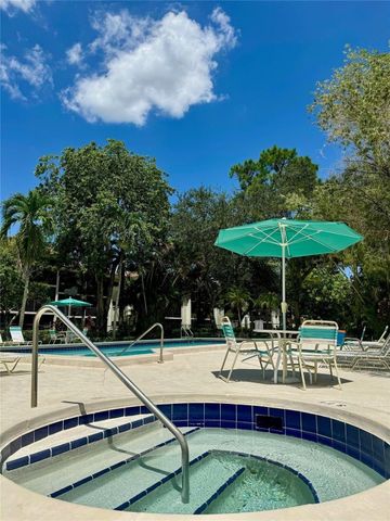 7653 NW 79 Avenue 110, Tamarac, FL 33321