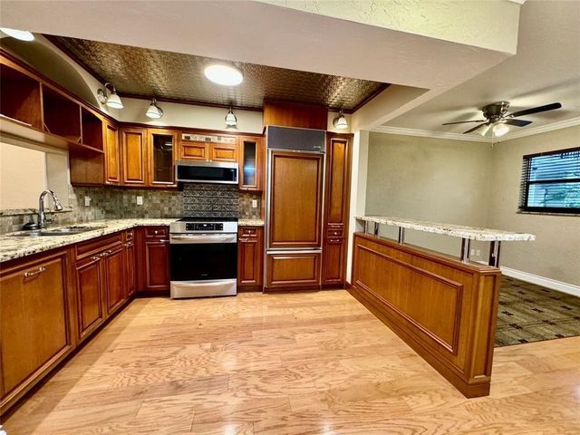 7653 NW 79 Avenue 110, Tamarac, FL 33321