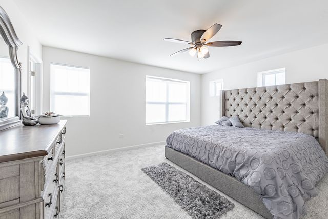 1050 E Oakton Street, Des Plaines, IL 60018