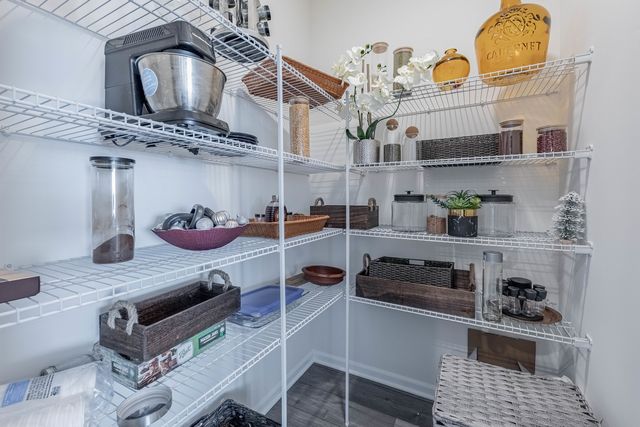 1050 E Oakton Street, Des Plaines, IL 60018