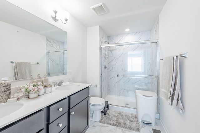 1050 E Oakton Street, Des Plaines, IL 60018