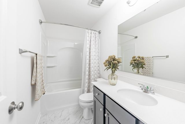 1050 E Oakton Street, Des Plaines, IL 60018