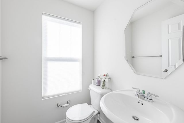 1050 E Oakton Street, Des Plaines, IL 60018