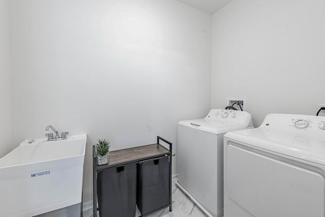 1050 E Oakton Street, Des Plaines, IL 60018