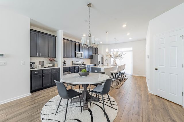 1050 E Oakton Street, Des Plaines, IL 60018