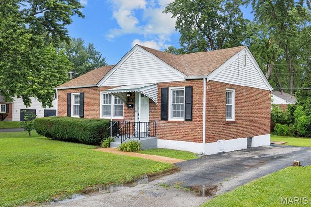 1150 S New Florissant Road, Florissant, MO 63031
