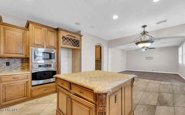 841 GOLDEN EDGE Court, El Paso, TX 79928