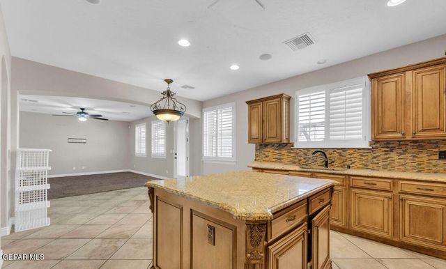 841 GOLDEN EDGE Court, El Paso, TX 79928