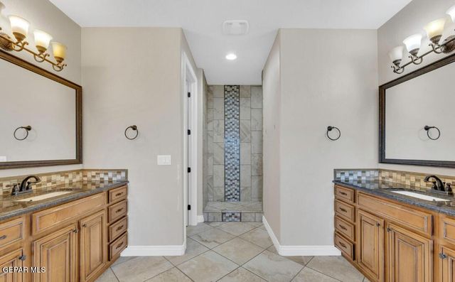 841 GOLDEN EDGE Court, El Paso, TX 79928