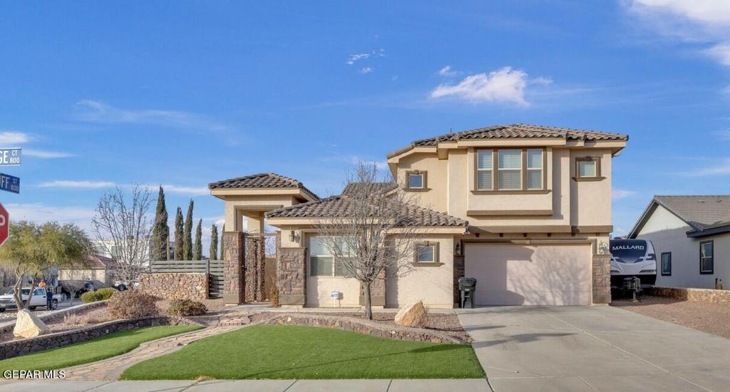 841 GOLDEN EDGE Court, El Paso, TX 79928