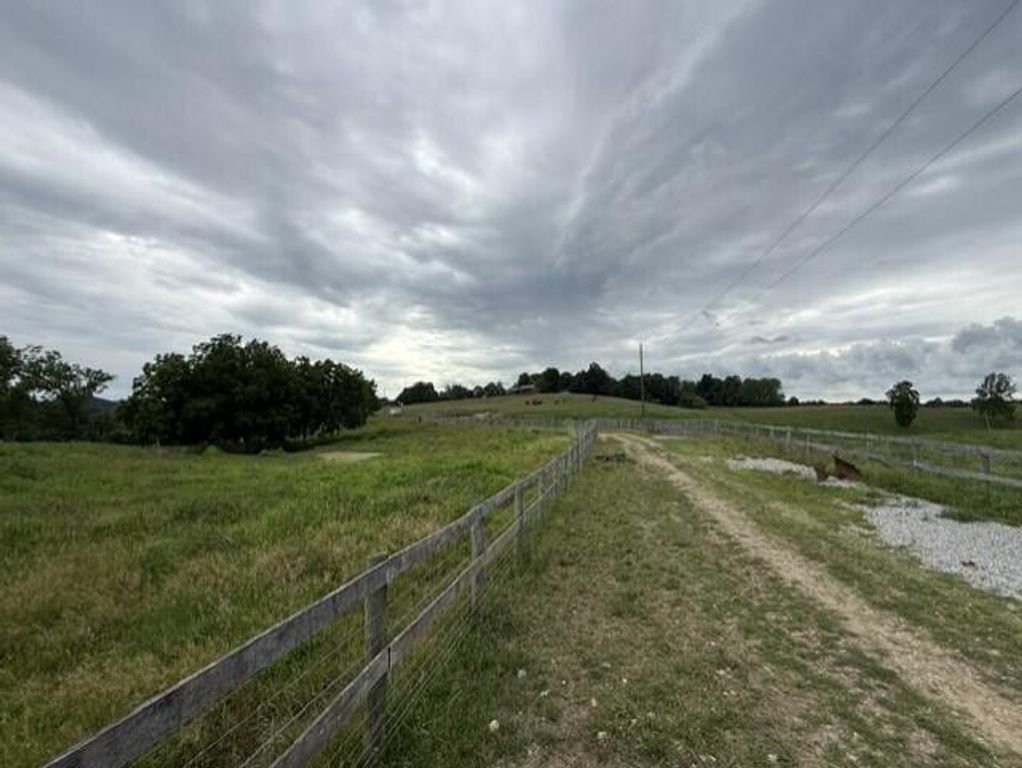 665 Lillies Ferry Road, Winchester, KY 40391