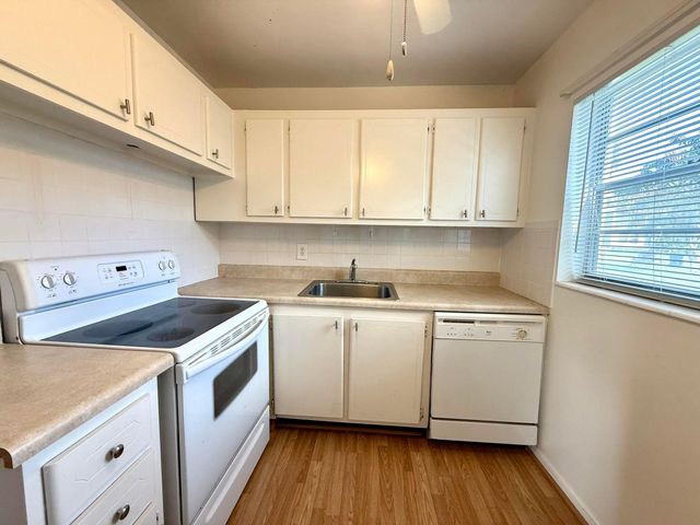 148 Coventry G, West Palm Beach, FL 33417