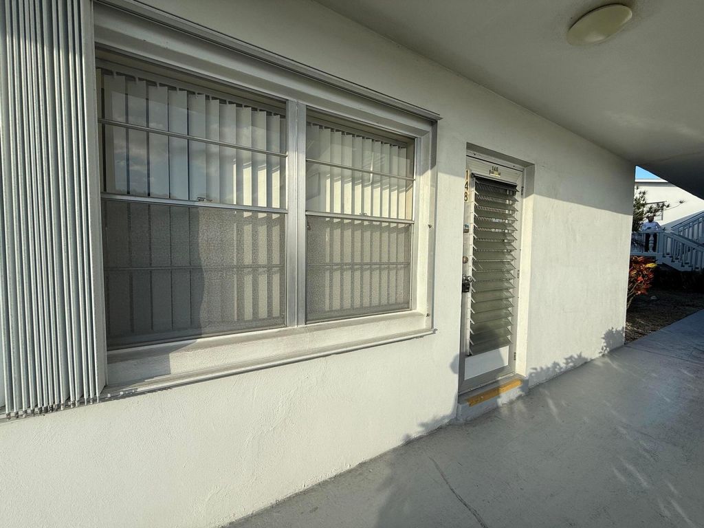 148 Coventry G, West Palm Beach, FL 33417