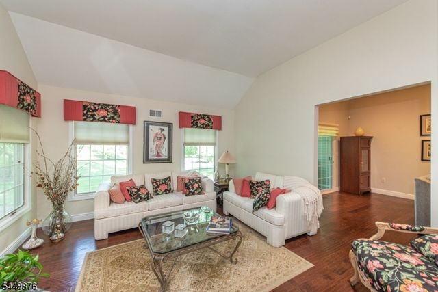 18 Century Ct, Montville Twp., NJ 07045