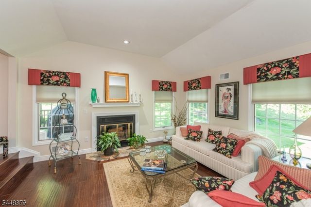 18 Century Ct, Montville Twp., NJ 07045