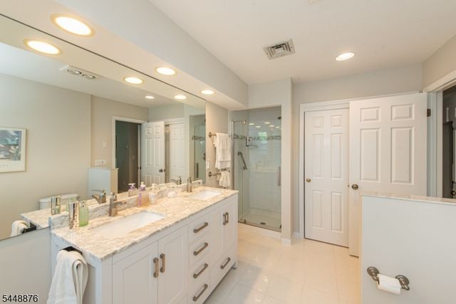 18 Century Ct, Montville Twp., NJ 07045