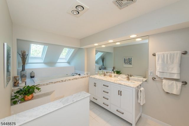 18 Century Ct, Montville Twp., NJ 07045
