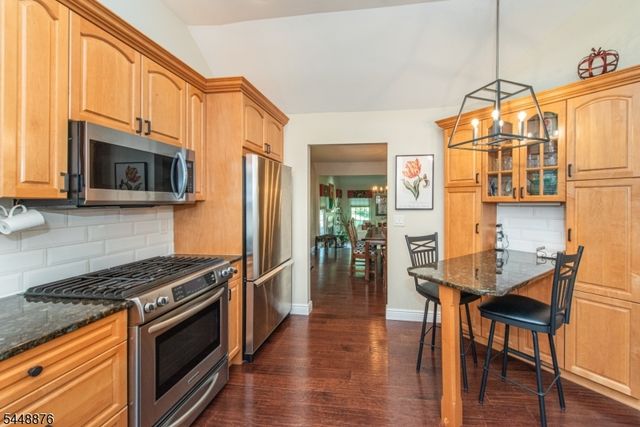 18 Century Ct, Montville Twp., NJ 07045