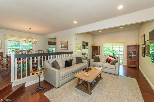 18 Century Ct, Montville Twp., NJ 07045