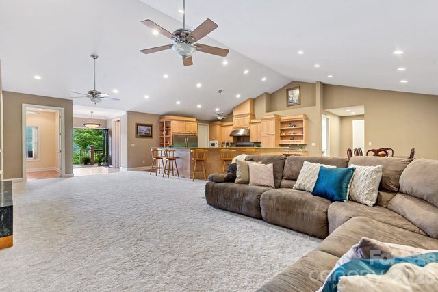 6 Grouse Terrace, Fairview, NC 28730