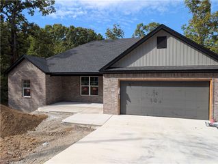9 Langholm Circle, Bella Vista, AR 72715