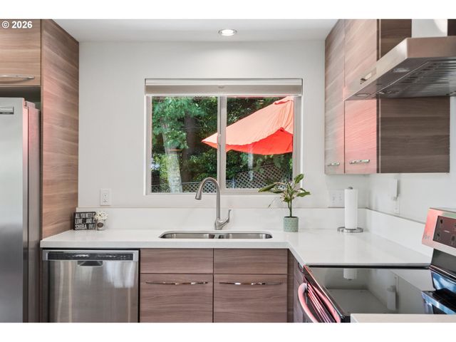 3633 Sw TEXAS St, Portland, OR 97219
