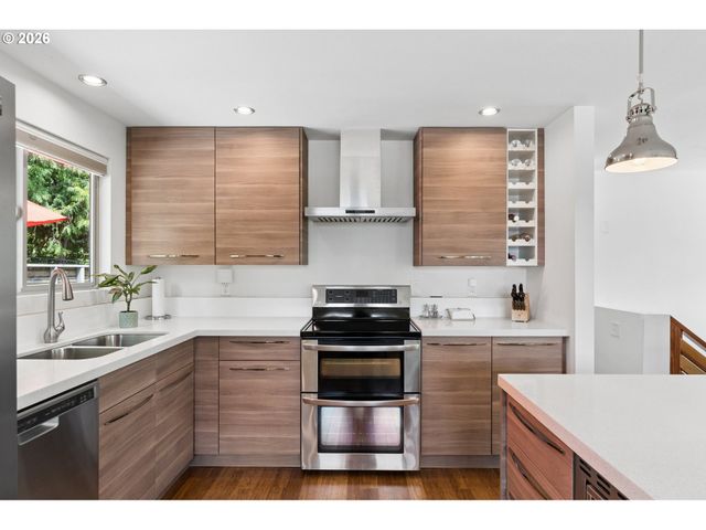 3633 Sw TEXAS St, Portland, OR 97219