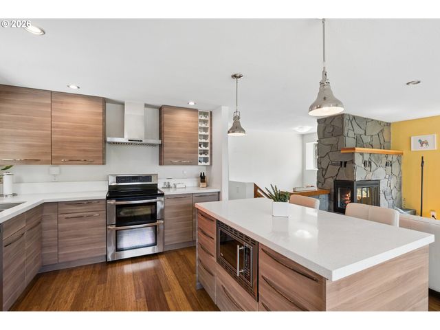3633 Sw TEXAS St, Portland, OR 97219