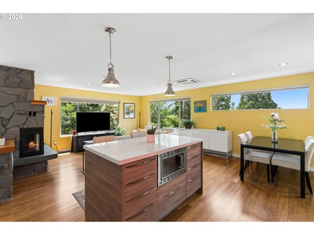 3633 Sw TEXAS St, Portland, OR 97219