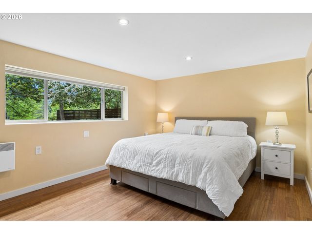 3633 Sw TEXAS St, Portland, OR 97219