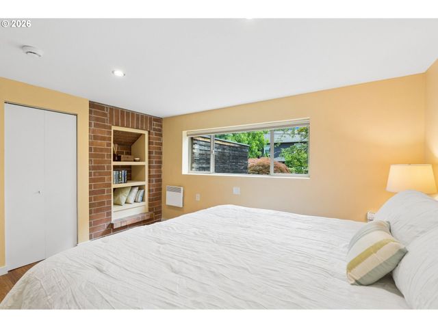 3633 Sw TEXAS St, Portland, OR 97219