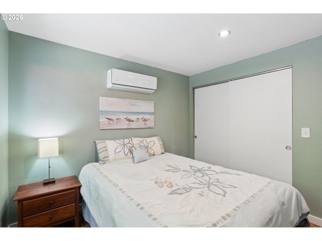 3633 Sw TEXAS St, Portland, OR 97219