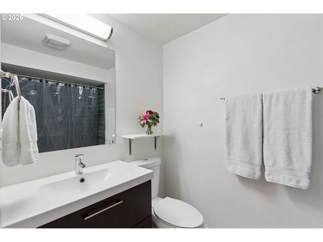 3633 Sw TEXAS St, Portland, OR 97219