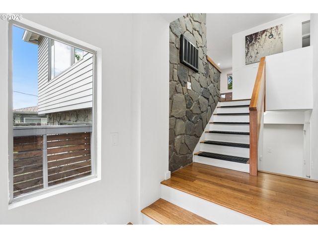 3633 Sw TEXAS St, Portland, OR 97219
