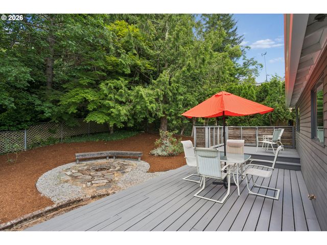 3633 Sw TEXAS St, Portland, OR 97219