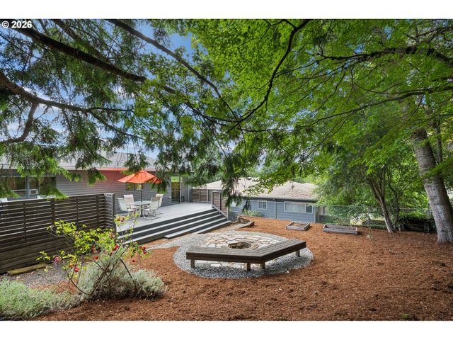 3633 Sw TEXAS St, Portland, OR 97219
