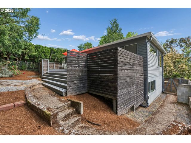 3633 Sw TEXAS St, Portland, OR 97219